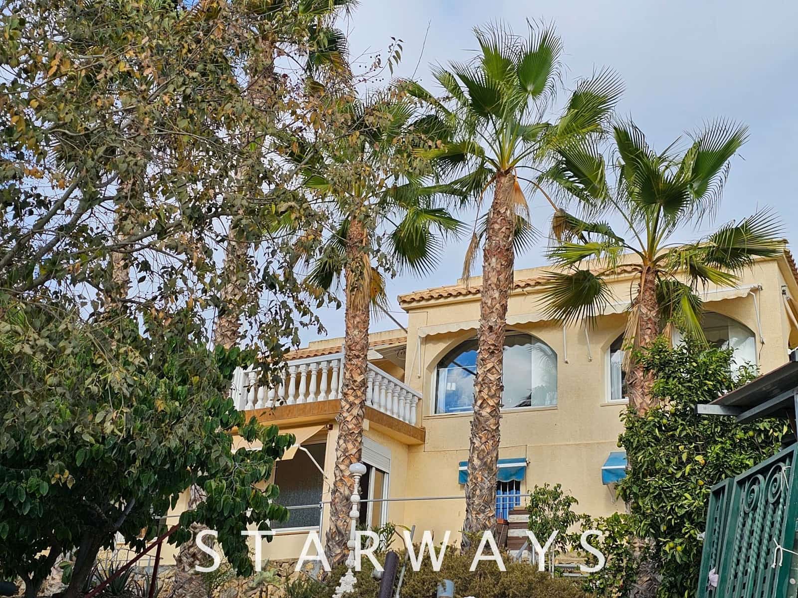 5 bedroom Villa for sale in La Nucia with garage - € 475,000 (Ref: 9494287)