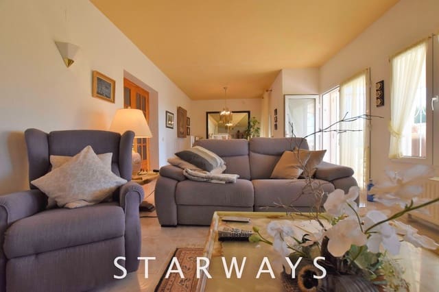 Chalet de 3 habitaciones en La Nucia en venta con piscina garaje - 449.000 € (Ref: 9560912)