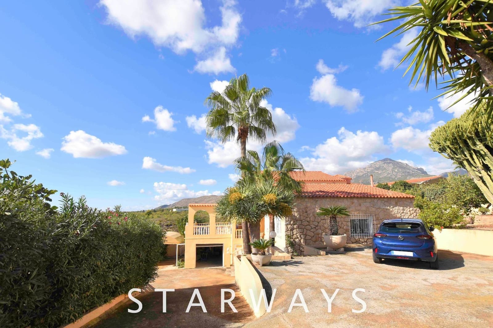 Chalet de 3 habitaciones en La Nucia en venta con piscina garaje - 449.000 € (Ref: 9560912)