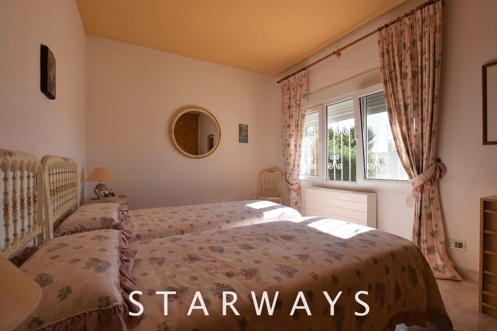 Chalet de 3 habitaciones en La Nucia en venta con piscina garaje - 449.000 € (Ref: 9560912)