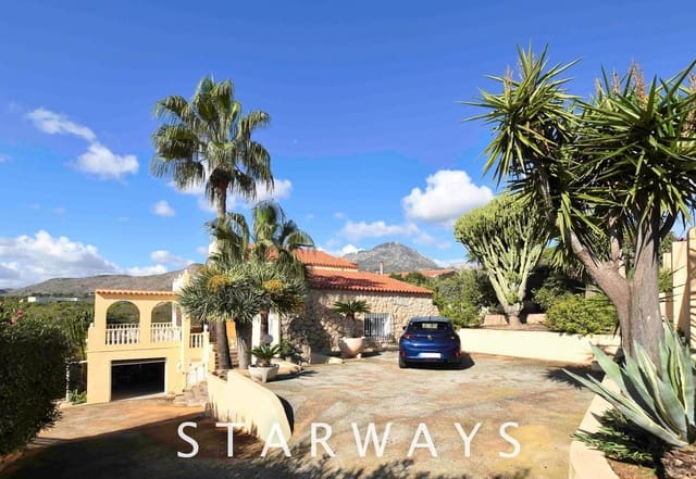 Chalet de 3 habitaciones en La Nucia en venta con piscina garaje - 449.000 € (Ref: 9560912)