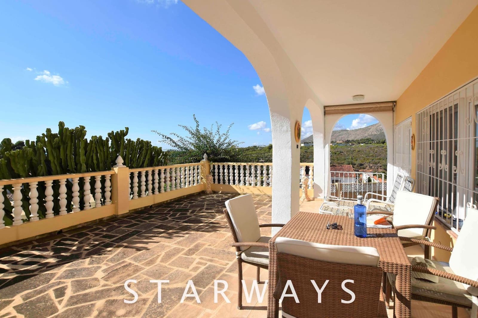 Chalet de 3 habitaciones en La Nucia en venta con piscina garaje - 449.000 € (Ref: 9560912)