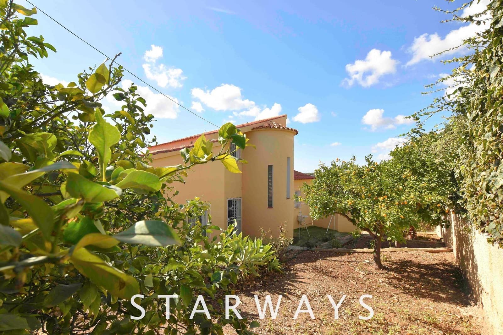 Chalet de 3 habitaciones en La Nucia en venta con piscina garaje - 449.000 € (Ref: 9560912)