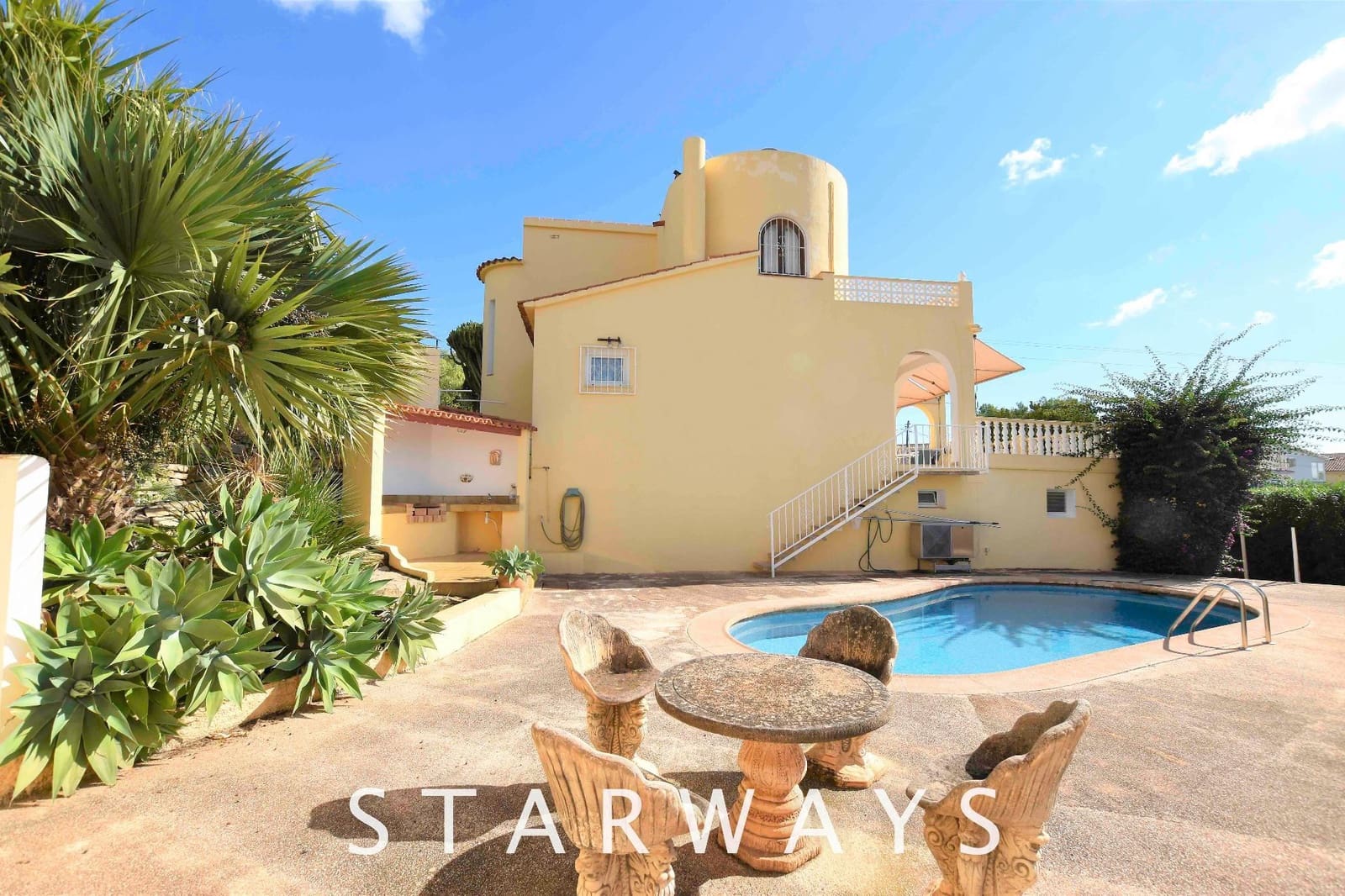 Chalet de 3 habitaciones en La Nucia en venta con piscina garaje - 449.000 € (Ref: 9560912)