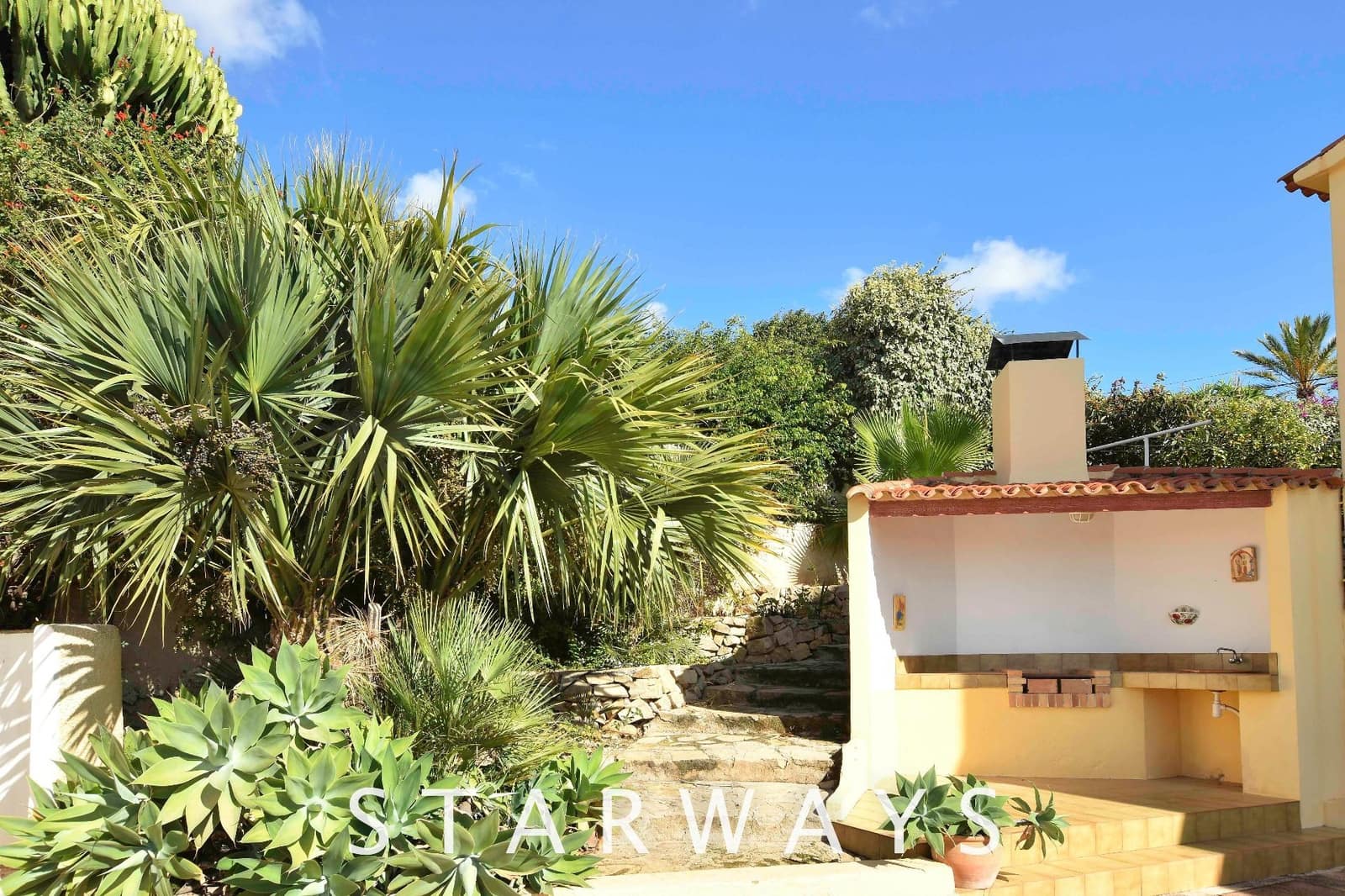 Chalet de 3 habitaciones en La Nucia en venta con piscina garaje - 449.000 € (Ref: 9560912)