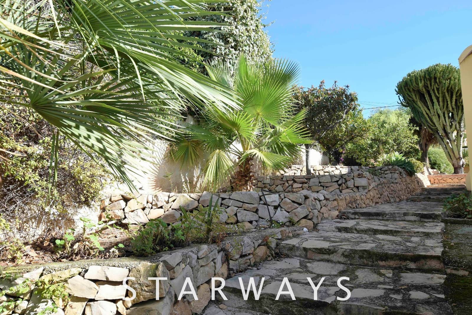 Chalet de 3 habitaciones en La Nucia en venta con piscina garaje - 449.000 € (Ref: 9560912)