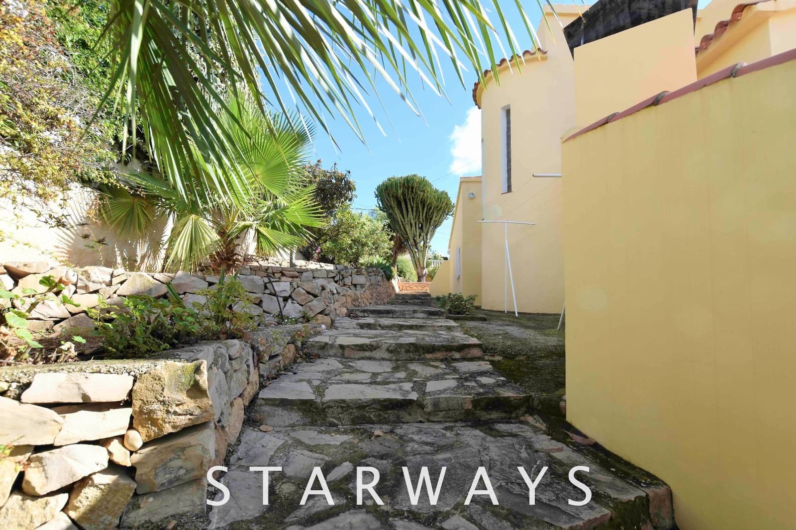 Chalet de 3 habitaciones en La Nucia en venta con piscina garaje - 449.000 € (Ref: 9560912)