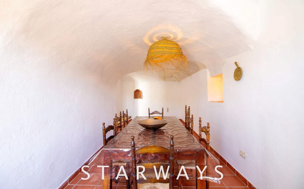 4 bedroom Townhouse for sale in Polop with pool - € 550,000 (Ref: 9788137)