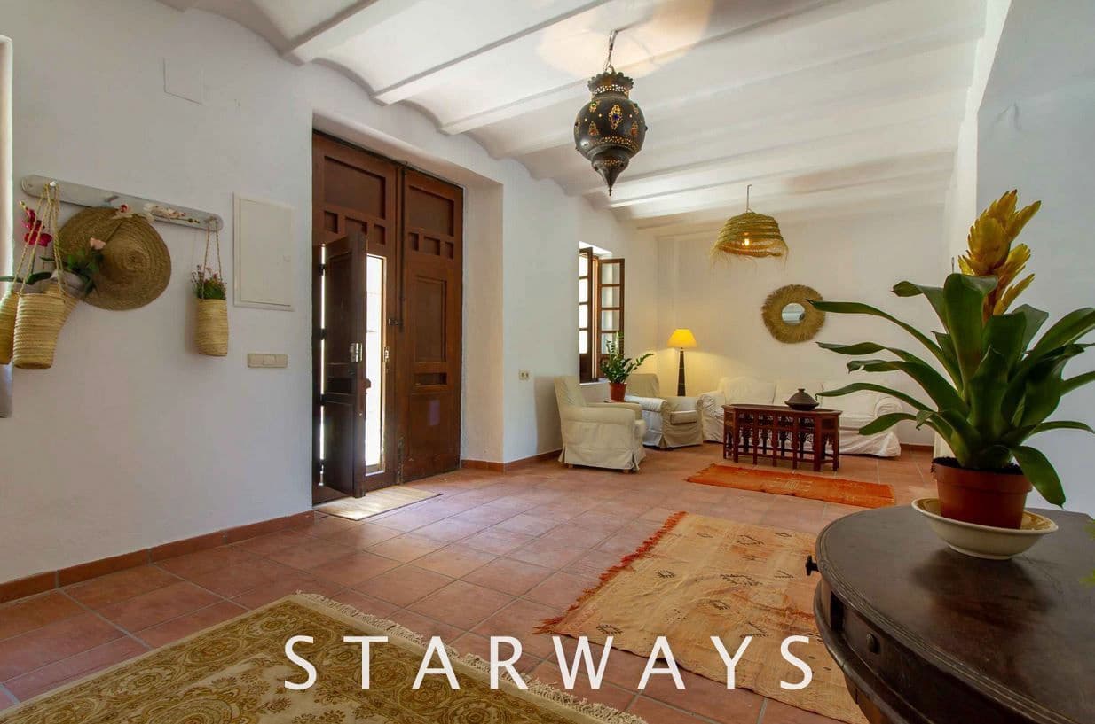 4 bedroom Townhouse for sale in Polop with pool - € 550,000 (Ref: 9788137)