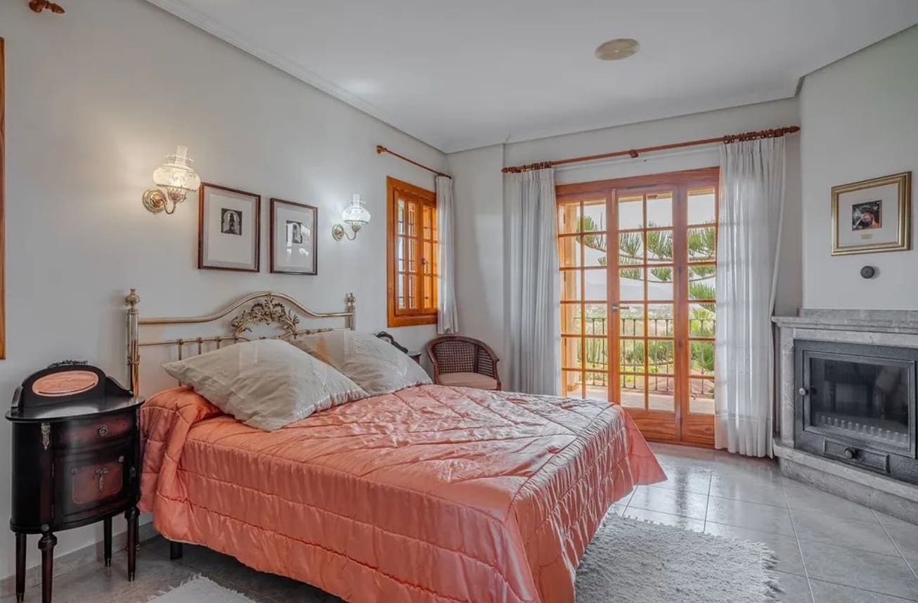 5 sypialnia Willa na sprzedaż w Altea z basenem garażem - 1 990 000 € (Ref: 9919333)