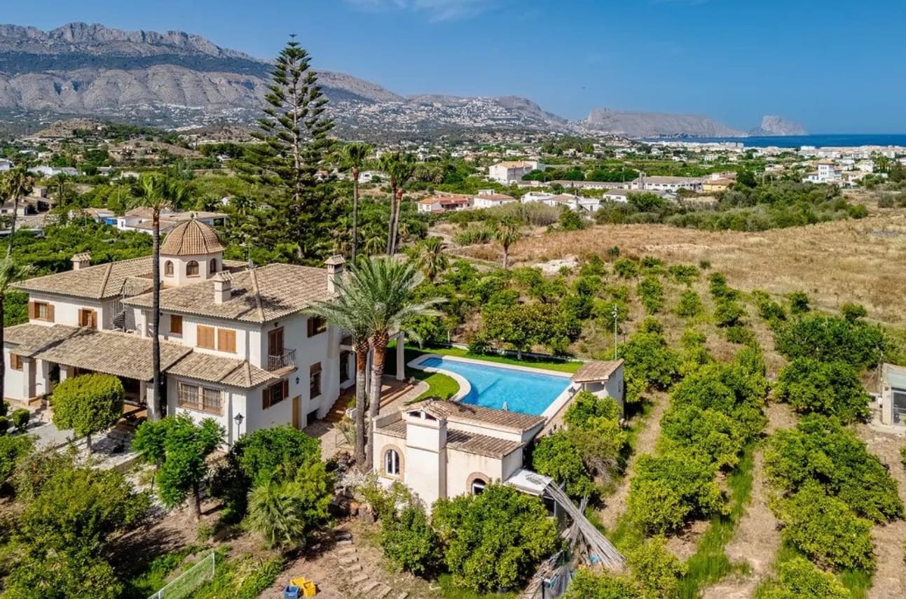 5 sypialnia Willa na sprzedaż w Altea z basenem garażem - 1 990 000 € (Ref: 9919333)