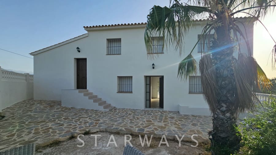 4 bedroom Villa for sale in La Nucia with garage - € 425,000 (Ref: 9928710)