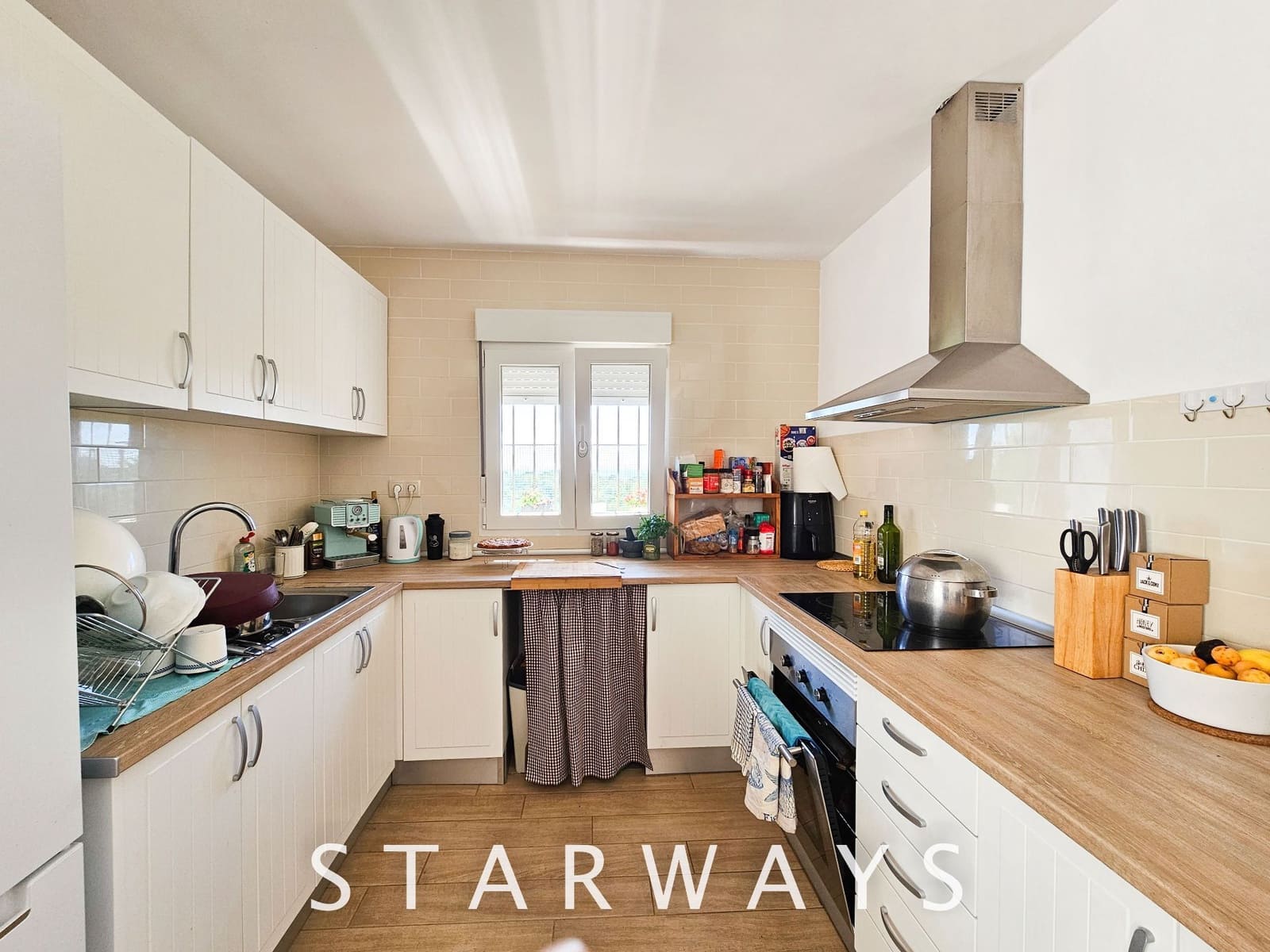 4 bedroom Villa for sale in La Nucia with garage - € 425,000 (Ref: 9928710)