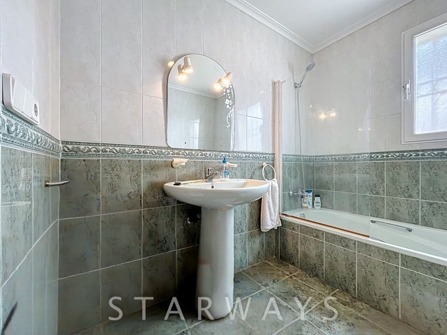 5 bedroom Villa for sale in Alfaz del Pi / L'Alfas del Pi with pool garage - € 699,000 (Ref: 9961976)