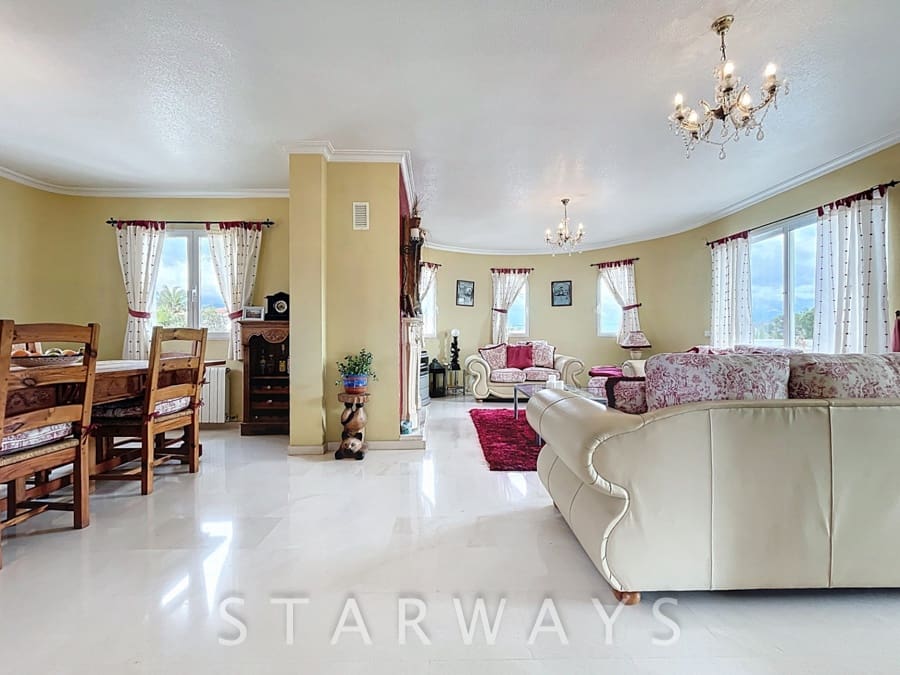 5 bedroom Villa for sale in Alfaz del Pi / L'Alfas del Pi with pool garage - € 699,000 (Ref: 9961976)