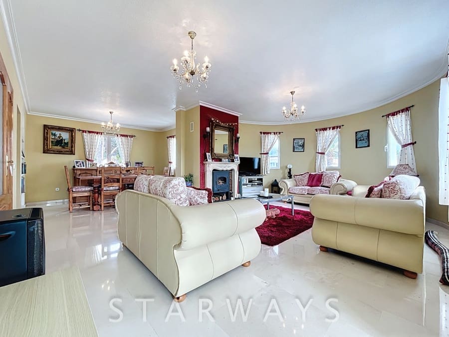 5 bedroom Villa for sale in Alfaz del Pi / L'Alfas del Pi with pool garage - € 699,000 (Ref: 9961976)