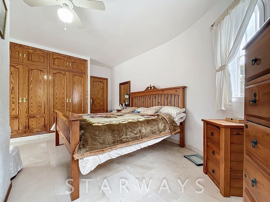 5 bedroom Villa for sale in Alfaz del Pi / L'Alfas del Pi with pool garage - € 699,000 (Ref: 9961976)