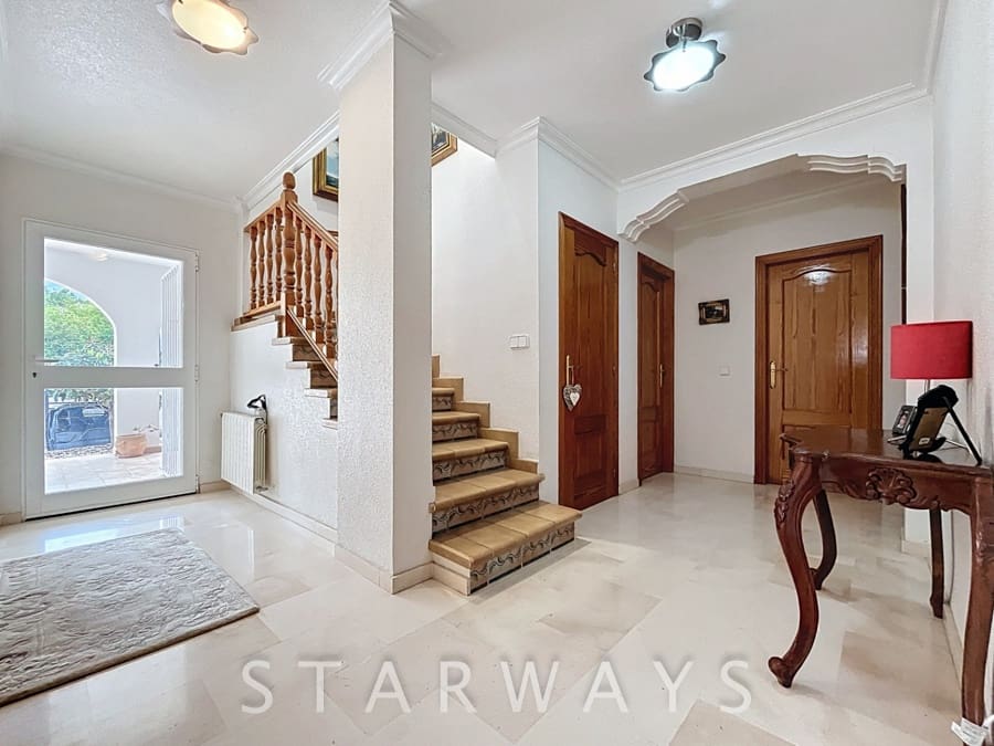 5 bedroom Villa for sale in Alfaz del Pi / L'Alfas del Pi with pool garage - € 699,000 (Ref: 9961976)