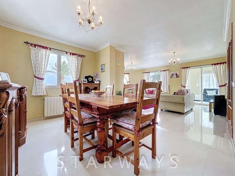 5 bedroom Villa for sale in Alfaz del Pi / L'Alfas del Pi with pool garage - € 699,000 (Ref: 9961976)