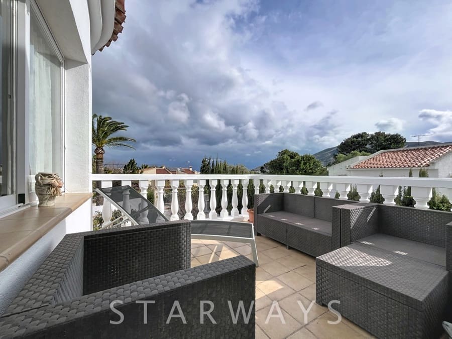 5 bedroom Villa for sale in Alfaz del Pi / L'Alfas del Pi with pool garage - € 699,000 (Ref: 9961976)