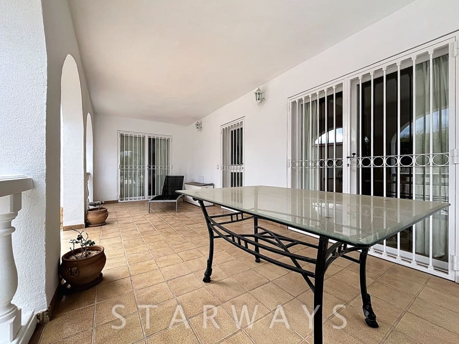 5 bedroom Villa for sale in Alfaz del Pi / L'Alfas del Pi with pool garage - € 699,000 (Ref: 9961976)