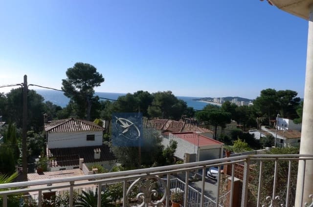 Chalet de 4 habitaciones en Platja d'Aro, Castell-Platja d'Aro en venta con piscina garaje - 1.120.000 € (Ref: 5327264)