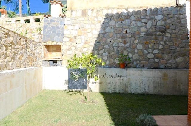 Chalet de 4 habitaciones en Platja d'Aro, Castell-Platja d'Aro en venta con piscina garaje - 1.120.000 € (Ref: 5327264)