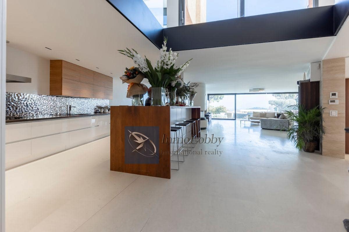 6 bedroom Villa for sale in Sant Feliu de Guixols with pool garage - € 2,650,000 (Ref: 5976354)