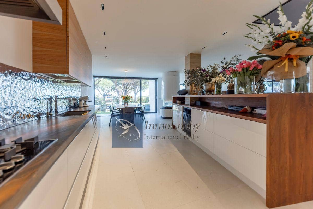 6 bedroom Villa for sale in Sant Feliu de Guixols with pool garage - € 2,650,000 (Ref: 5976354)