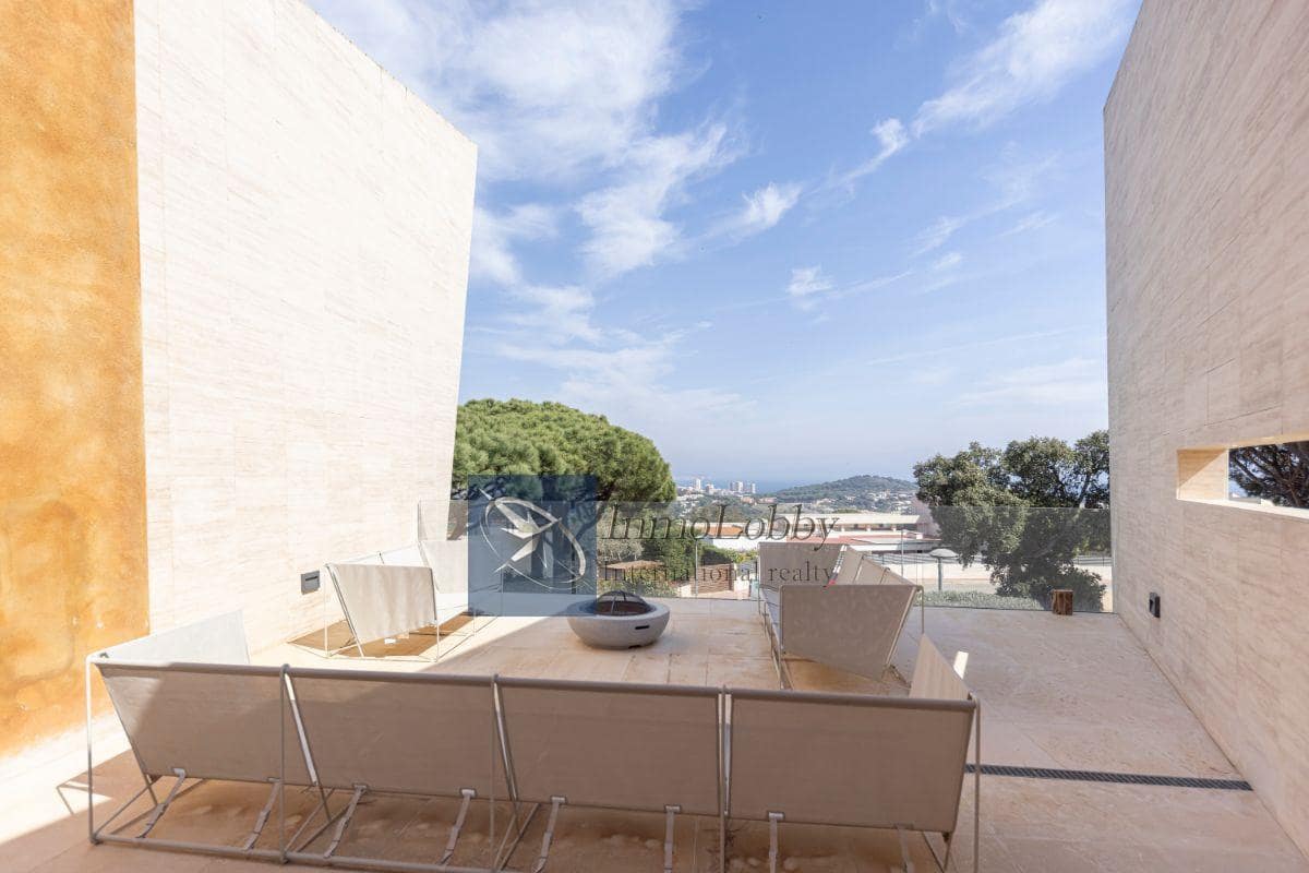 6 bedroom Villa for sale in Sant Feliu de Guixols with pool garage - € 2,650,000 (Ref: 5976354)