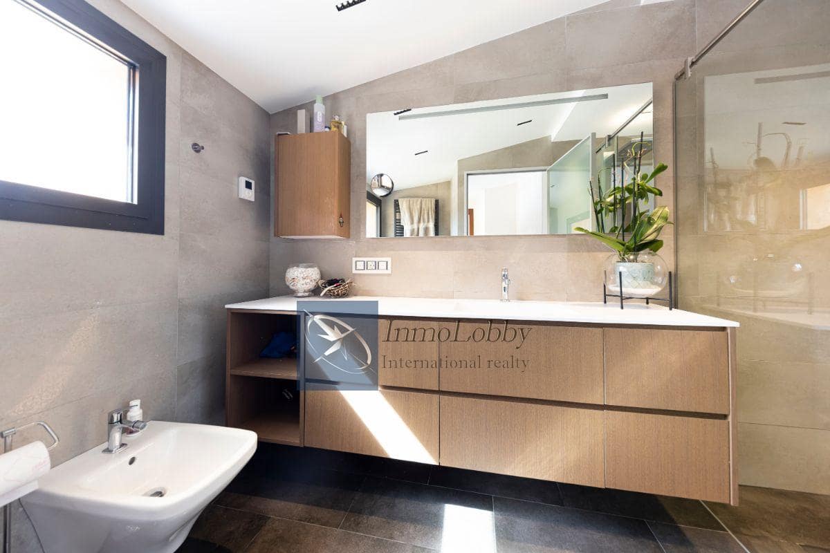 6 bedroom Villa for sale in Sant Feliu de Guixols with pool garage - € 2,650,000 (Ref: 5976354)