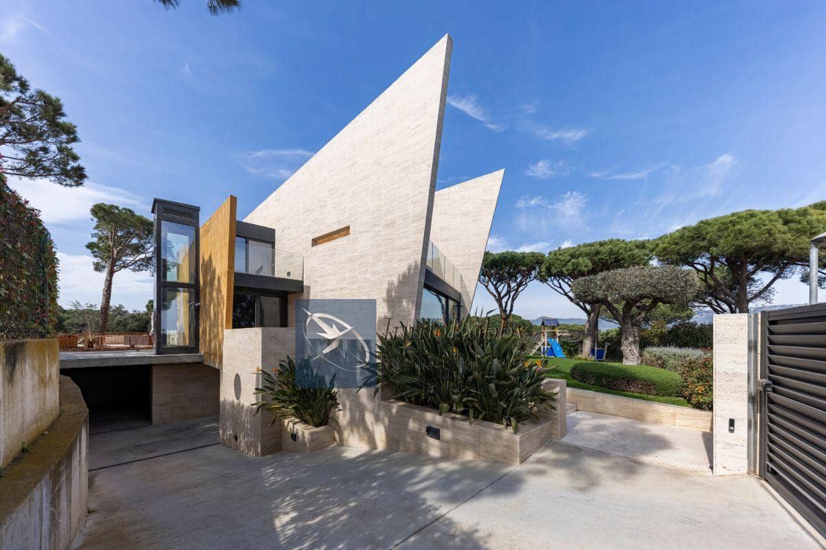 6 bedroom Villa for sale in Sant Feliu de Guixols with pool garage - € 2,650,000 (Ref: 5976354)