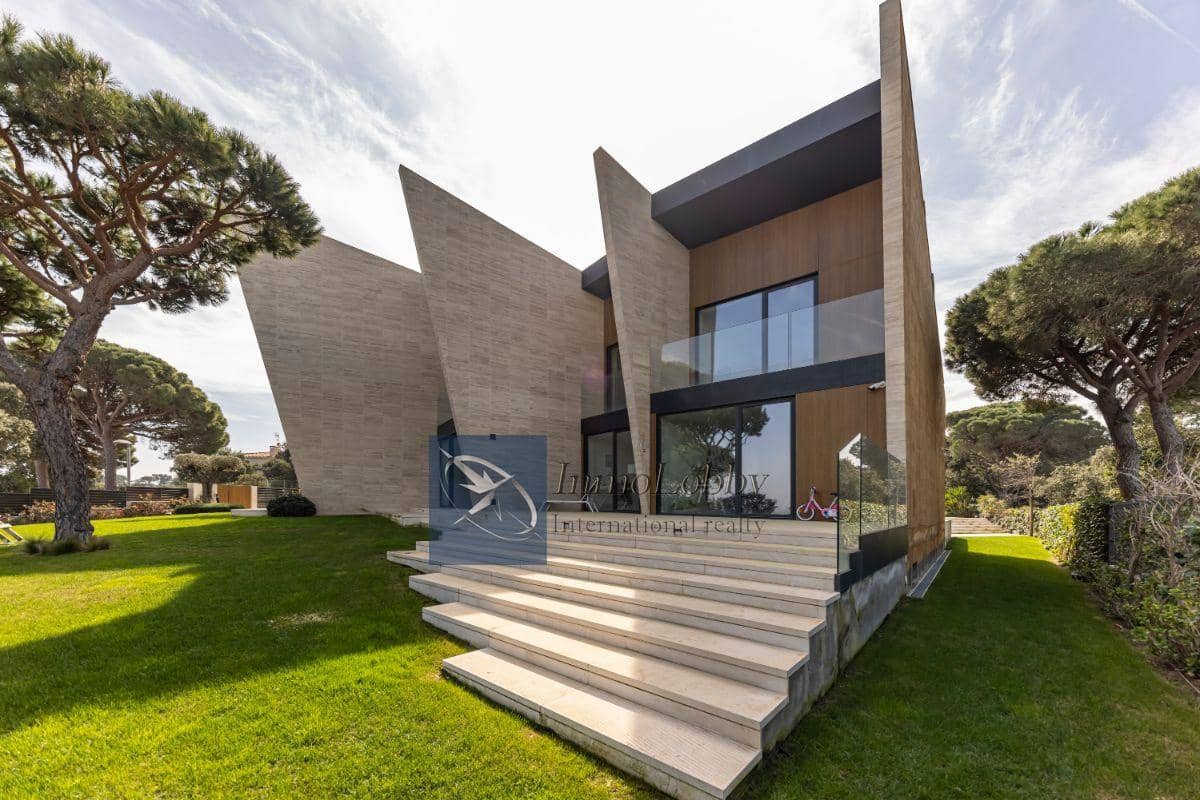 6 bedroom Villa for sale in Sant Feliu de Guixols with pool garage - € 2,650,000 (Ref: 5976354)