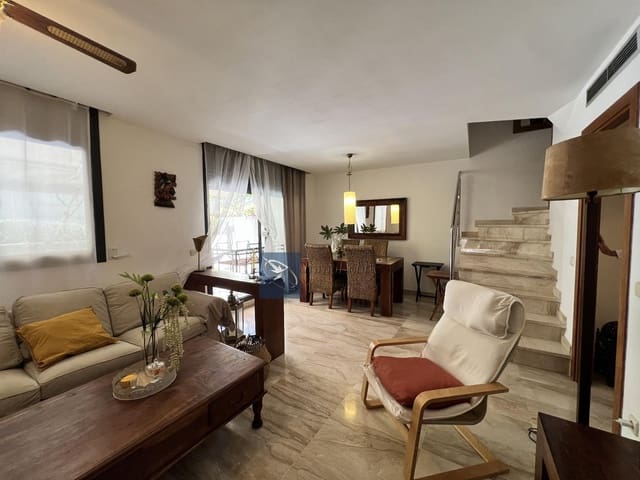 3 soveværelse Semi-Rækkehus til leje i Platja d'Aro, Castell-Platja d'Aro med swimmingpool garage - € 7.000 (Ref: 7624093)