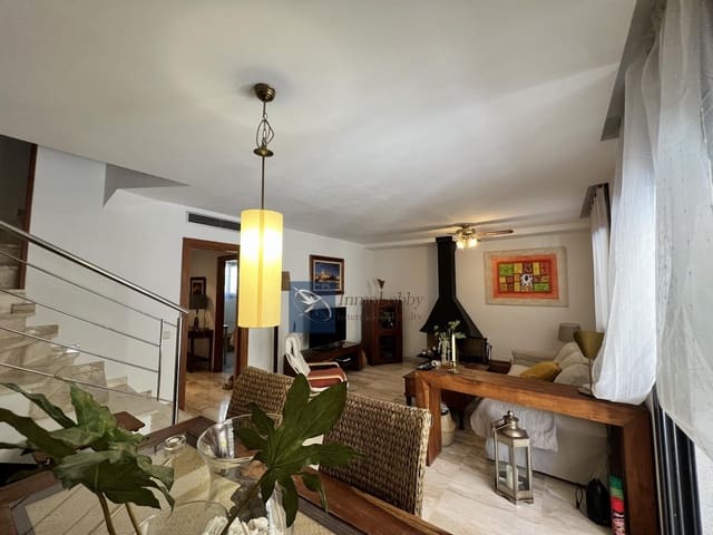 3 soveværelse Semi-Rækkehus til leje i Platja d'Aro, Castell-Platja d'Aro med swimmingpool garage - € 7.000 (Ref: 7624093)