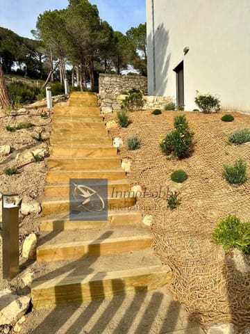 4 bedroom Villa for sale in Urbanitzacions del Nord, Lloret de Mar with pool garage - € 869,500 (Ref: 7923664)