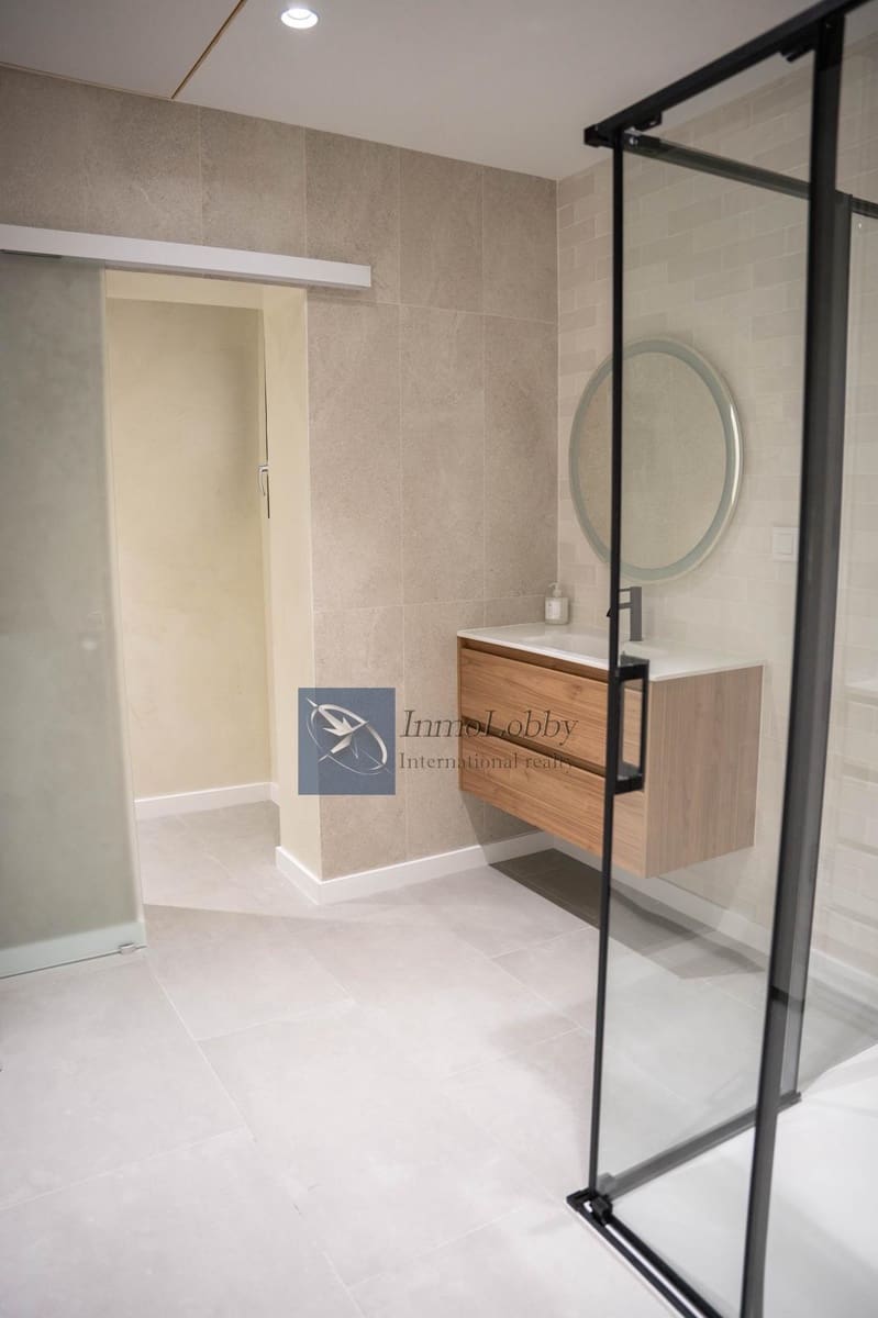 2 soveværelse Lejlighed til salg i Barcelona by - € 350.000 (Ref: 8772762)