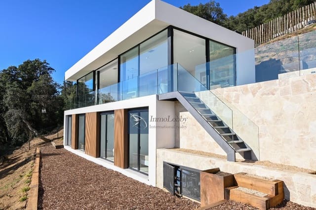 4 bedroom Villa for sale in Roca de Malvet, Santa Cristina d'Aro with pool garage - € 1,195,000 (Ref: 9035732)