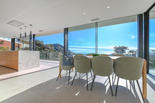 4 bedroom Villa for sale in Roca de Malvet, Santa Cristina d'Aro with pool garage - € 1,195,000 (Ref: 9035732)