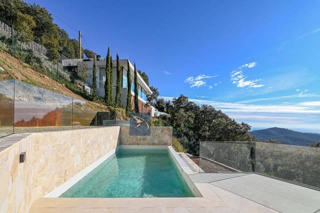 4 bedroom Villa for sale in Roca de Malvet, Santa Cristina d'Aro with pool garage - € 1,195,000 (Ref: 9035732)