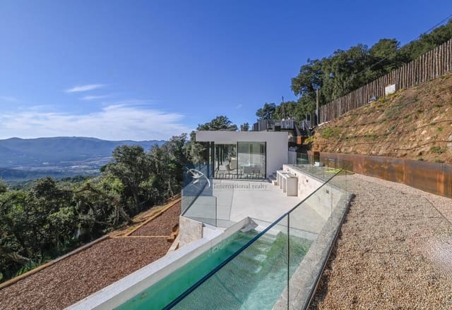 4 bedroom Villa for sale in Roca de Malvet, Santa Cristina d'Aro with pool garage - € 1,195,000 (Ref: 9035732)