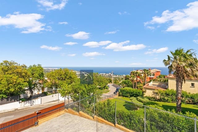 Chalet de 4 habitaciones en Platja d'Aro, Castell-Platja d'Aro en venta con piscina garaje - 1.450.000 € (Ref: 9118377)