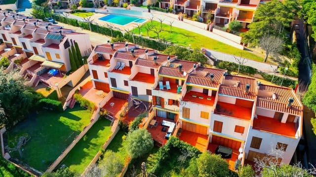 3 soveværelse Semi-Rækkehus til salg i Sant Feliu de Guíxols med swimmingpool garage - € 880.000 (Ref: 9136443)