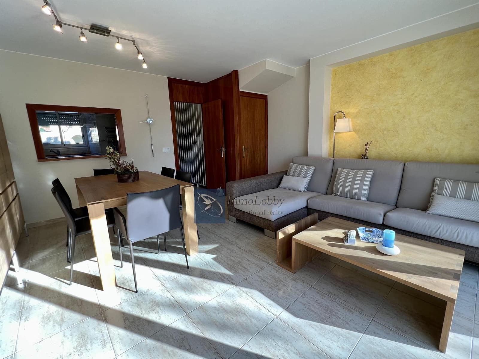 3 soveværelse Byhus til leje i S'Agaro med swimmingpool garage - € 2.000 (Ref: 9363480)