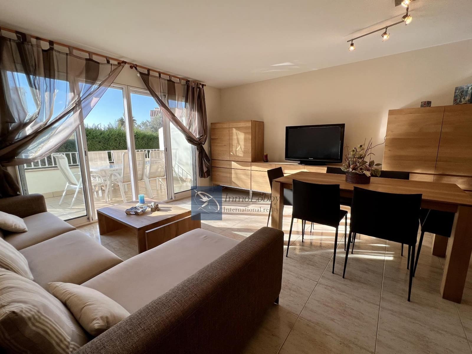 3 soveværelse Byhus til leje i S'Agaro med swimmingpool garage - € 2.000 (Ref: 9363480)