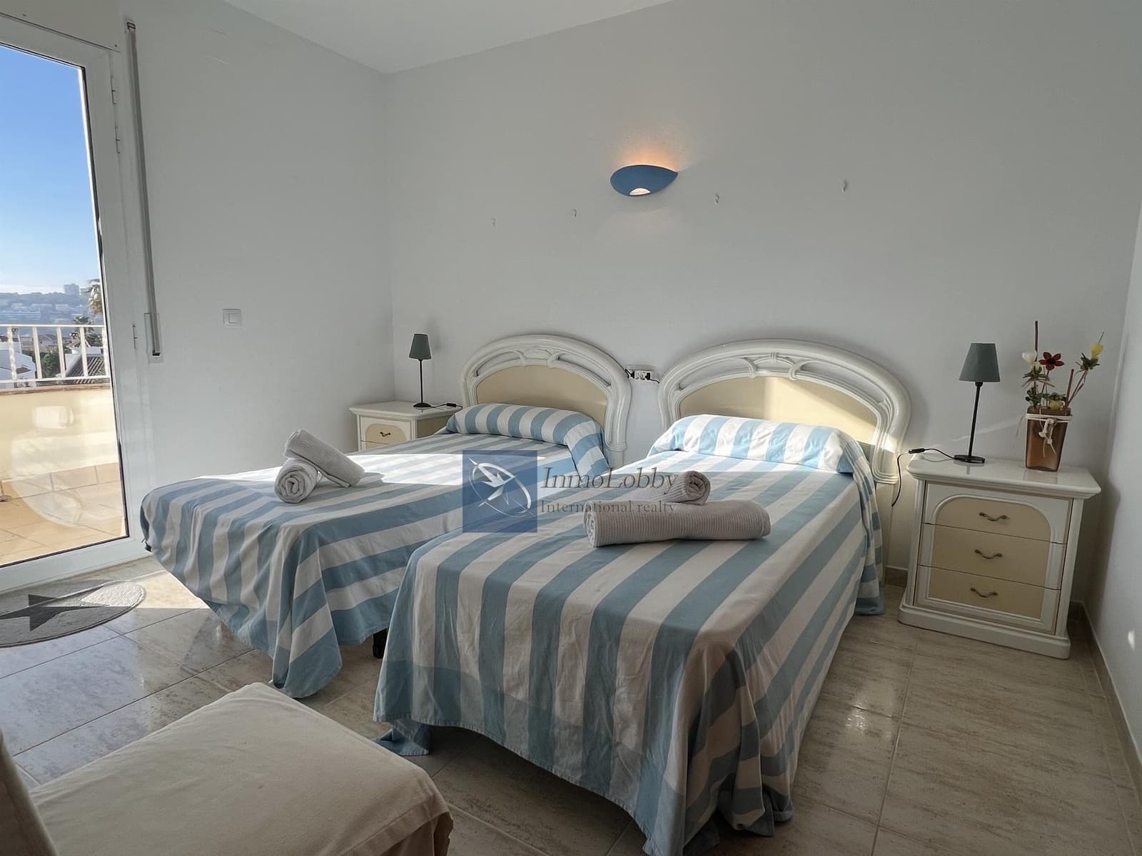 3 soveværelse Byhus til leje i S'Agaro med swimmingpool garage - € 2.000 (Ref: 9363480)