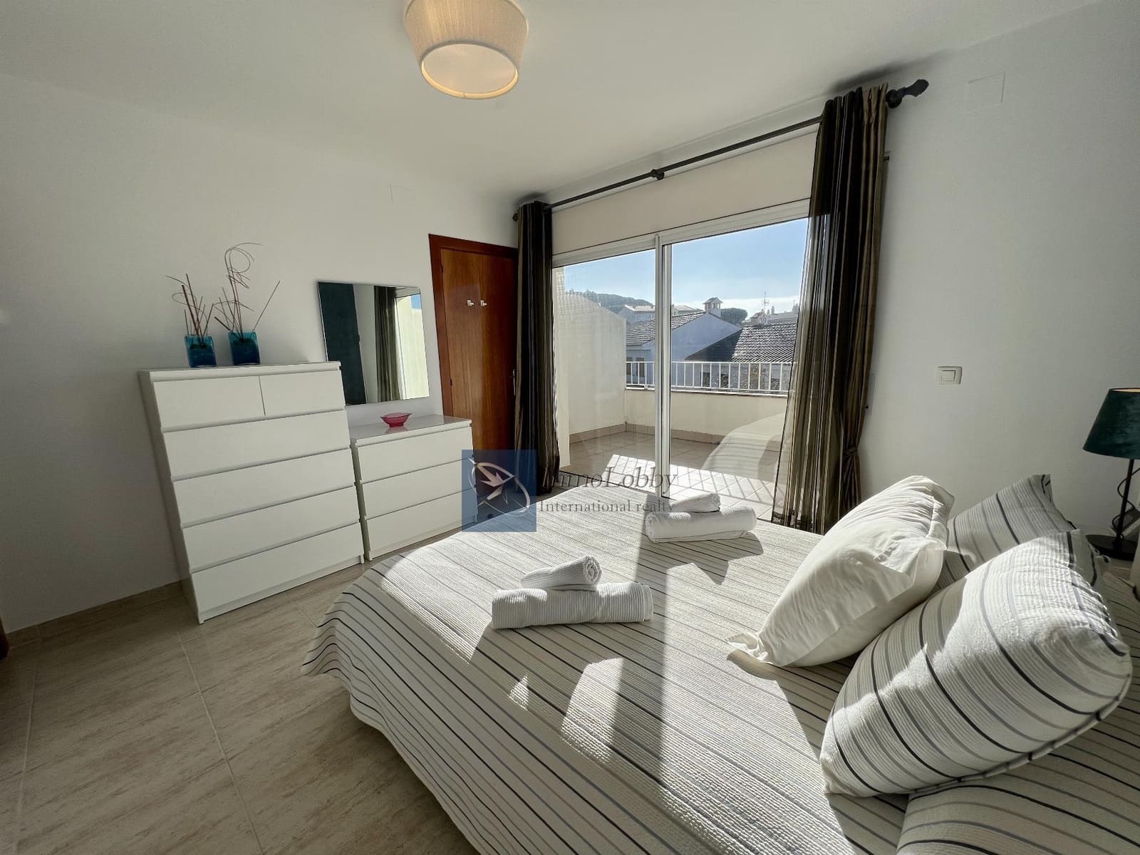 3 soveværelse Byhus til leje i S'Agaro med swimmingpool garage - € 2.000 (Ref: 9363480)