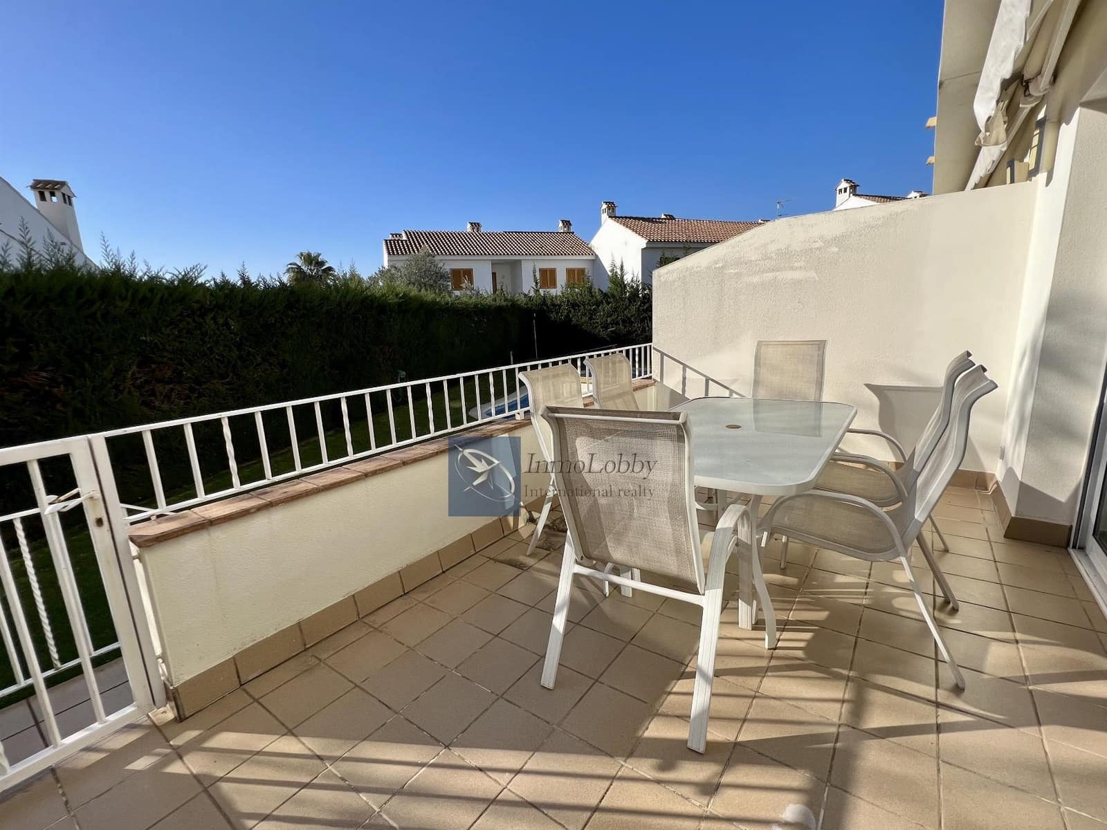 3 soveværelse Byhus til leje i S'Agaro med swimmingpool garage - € 2.000 (Ref: 9363480)