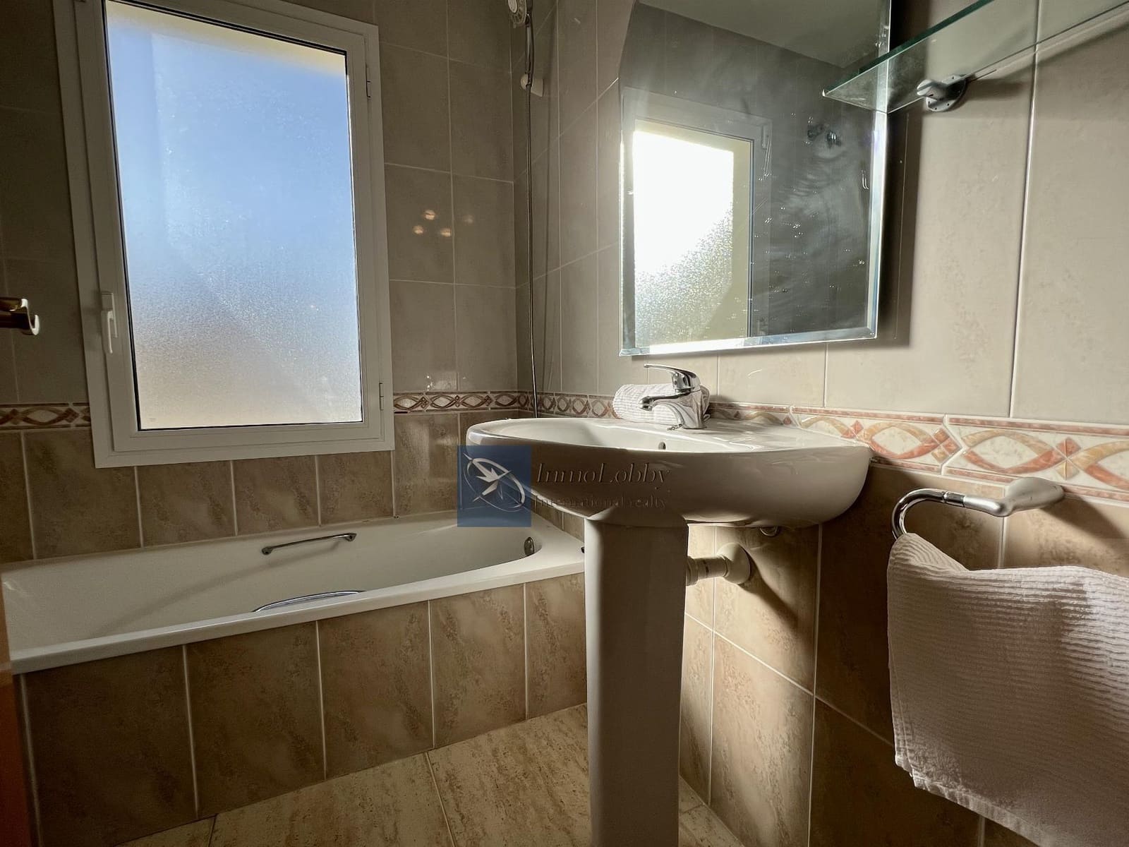 3 soveværelse Byhus til leje i S'Agaro med swimmingpool garage - € 2.000 (Ref: 9363480)