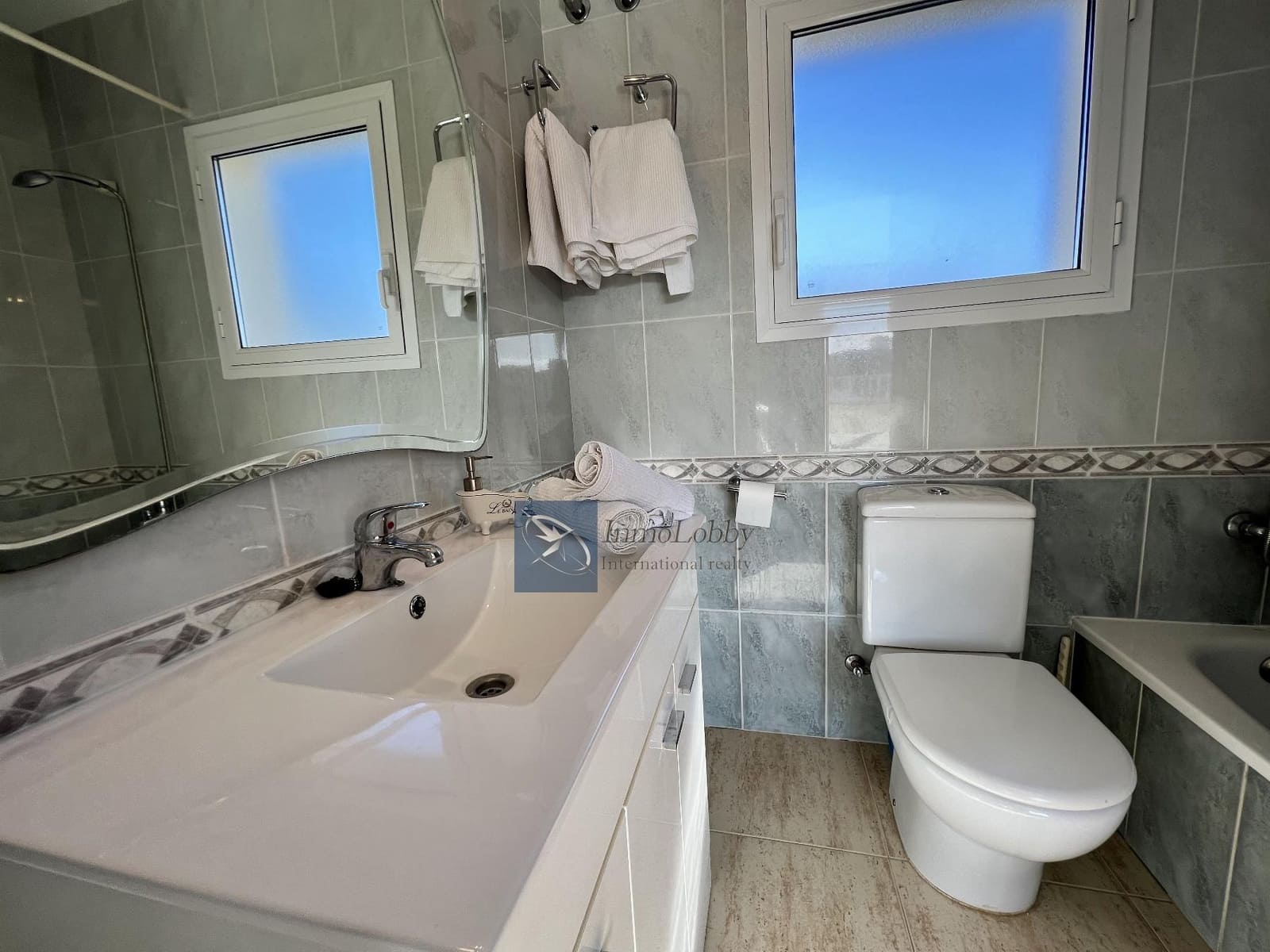 3 soveværelse Byhus til leje i S'Agaro med swimmingpool garage - € 2.000 (Ref: 9363480)